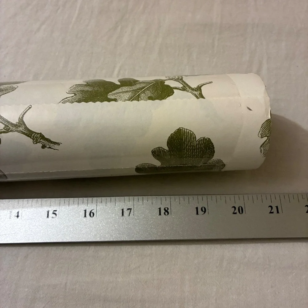 Hester & Cook Oak‎ Leaf & Acorn Paper Table Runner 20in x 25ft Paper Green KP469